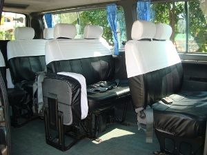 ミニバン　車内