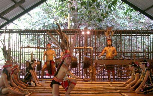 伝統舞踊ショー