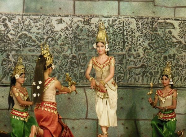 1日充実!アンコール3大遺跡 アンコールワット・アンコールトム・タプロム1日観光(バケン山夕日、 昼食&伝統舞踊ディナーショー付き) 11