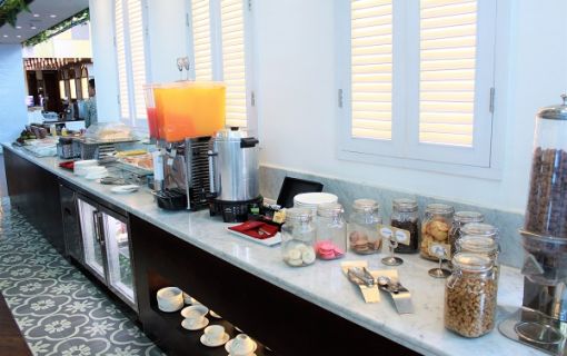 バイキングスタイルの軽食