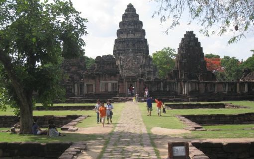 【特価】昼食付き!圧巻のイサーンクメール遺跡
