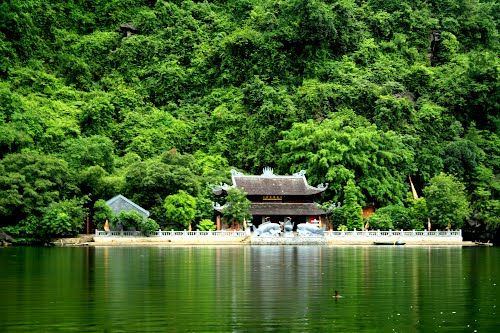 【ハノイ発・世界遺産】古都と奇岩渓谷を巡るホアルー&チャンアン 5