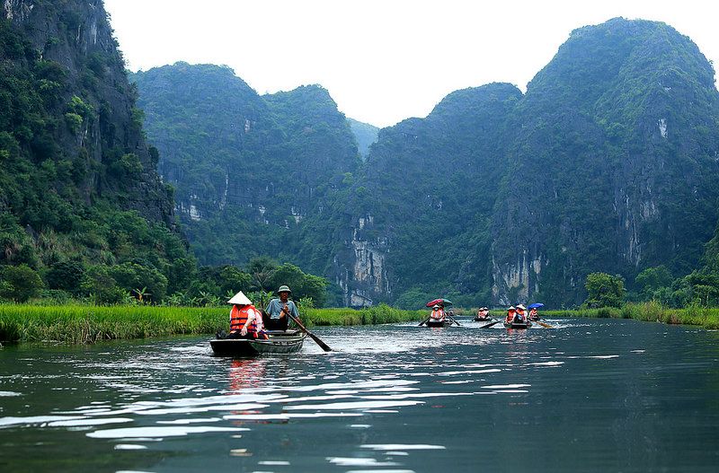 【ハノイ発・世界遺産】古都と奇岩渓谷を巡るホアルー&チャンアン 2