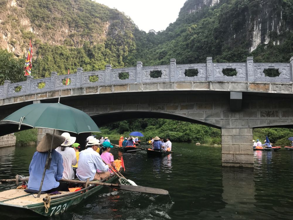 【ハノイ発・世界遺産】古都と奇岩渓谷を巡るホアルー&チャンアン 3