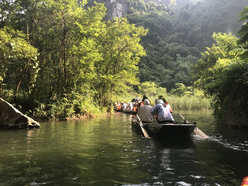 【ハノイ発・世界遺産】古都と奇岩渓谷を巡るホアルー&チャンアン 7