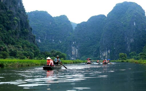 【ハノイ発・世界遺産】古都と奇岩渓谷を巡るホアルー&チャンアン 2