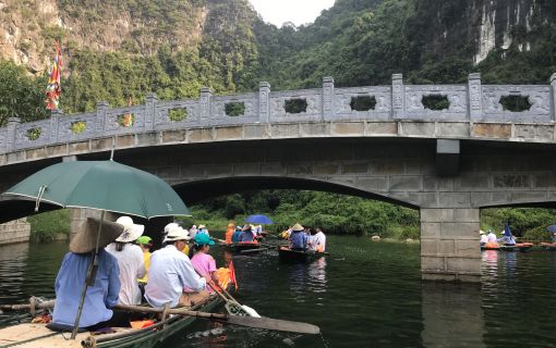 【ハノイ発・世界遺産】古都と奇岩渓谷を巡るホアルー&チャンアン 3