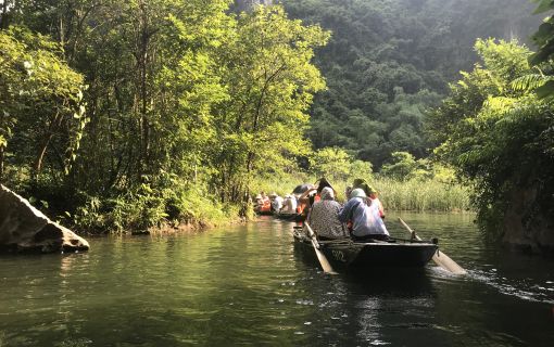 【ハノイ発・世界遺産】古都と奇岩渓谷を巡るホアルー&チャンアン 7