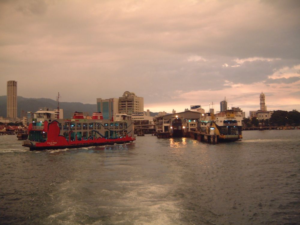 ペナン Jalan Jalan！B級グルメを堪能、トライショーとフェリー乗船付き！＜夕方発観光＞ 2