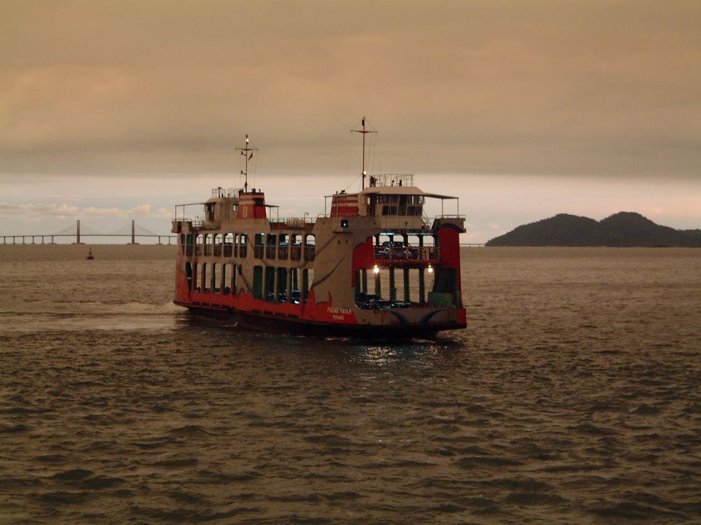 ペナン Jalan Jalan！B級グルメを堪能、トライショーとフェリー乗船付き！＜夕方発観光＞ 1