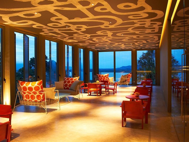 ポイント ヤム バイ コモ