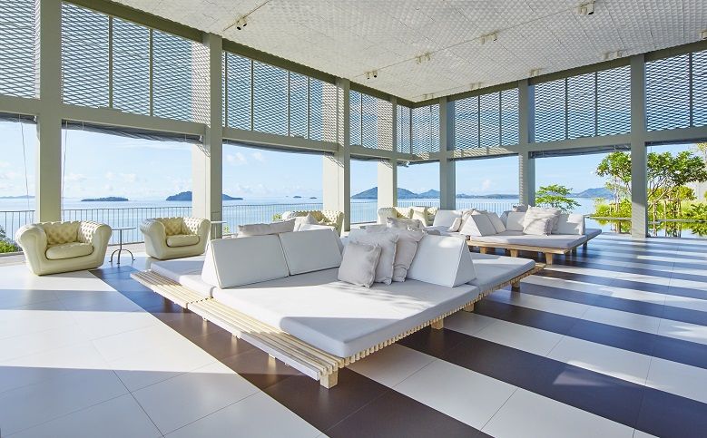 ポイント ヤム バイ コモ