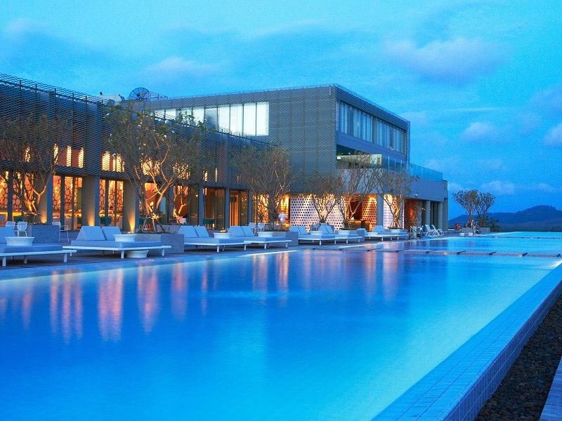 ポイント ヤム バイ コモ