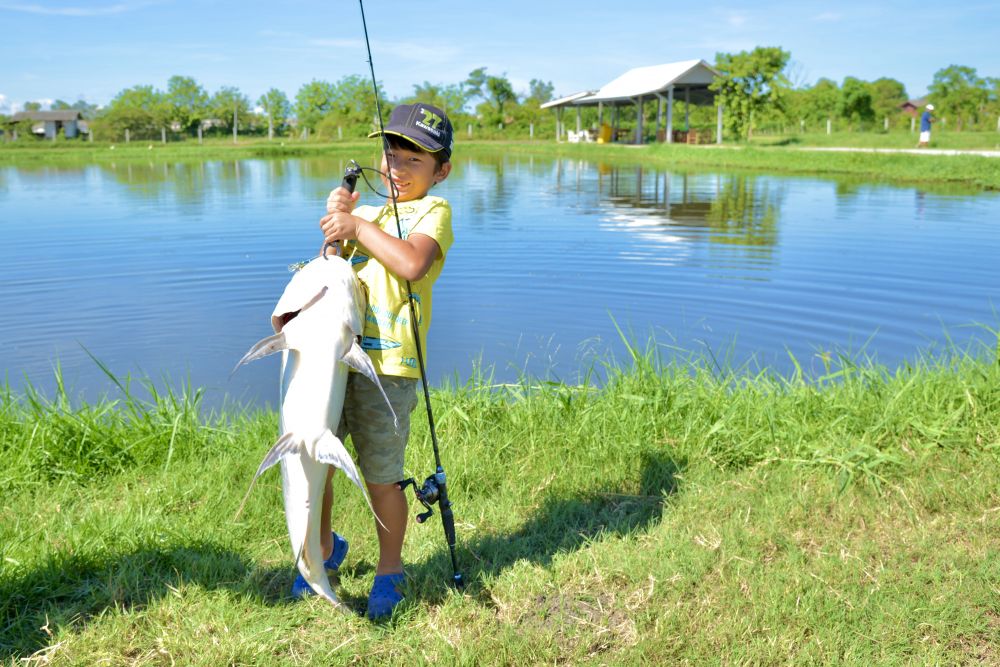8歳のお子様も！お父さんと一緒にこんなに大きな魚をゲット！
