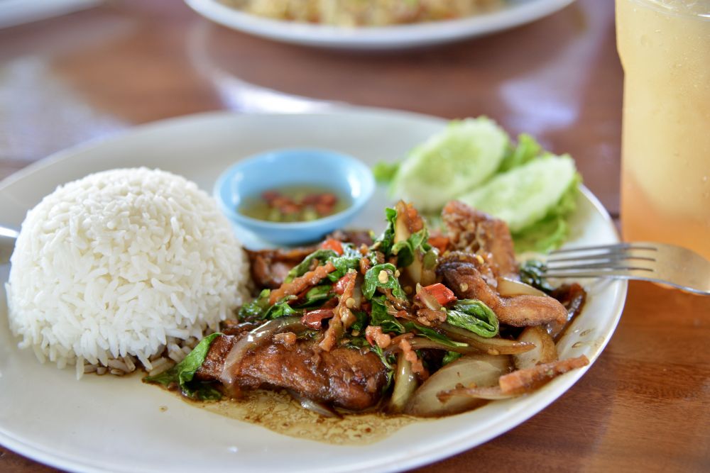 バラマンディーガパオ（Ka Praw）140バーツ　臭みもなくアロイ！