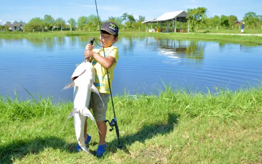 8歳のお子様も！お父さんと一緒にこんなに大きな魚をゲット！