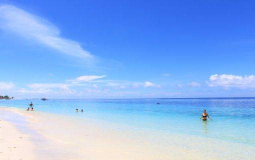 ギリ島 トラワンガン ビーチ