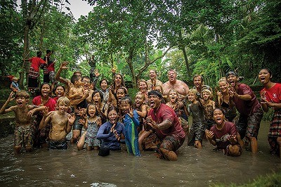 世界各国の人と出会える。