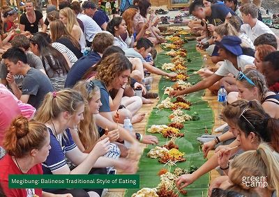 バリ島に伝統的料理を学ぶ。