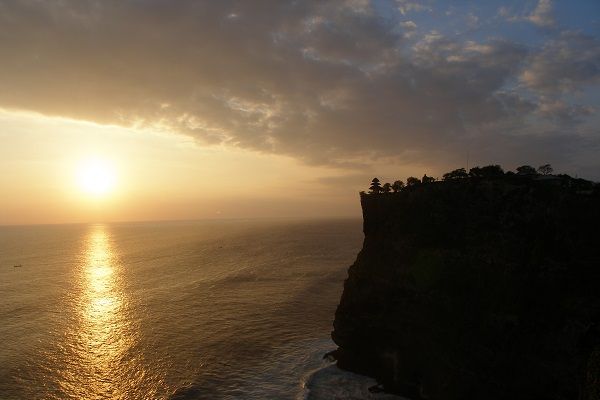 ウルワツ寺院ケチャックダンス＆ディナー 6