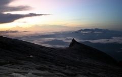 山頂からの朝陽