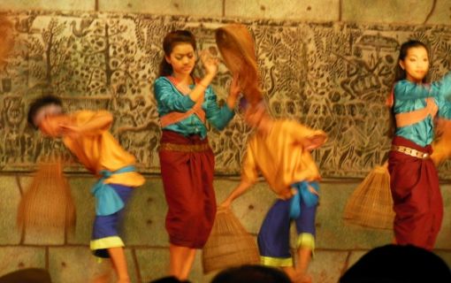 1日充実!アンコール3大遺跡 アンコールワット・アンコールトム・タプロム1日観光(バケン山夕日、 昼食&伝統舞踊ディナーショー付き) 9