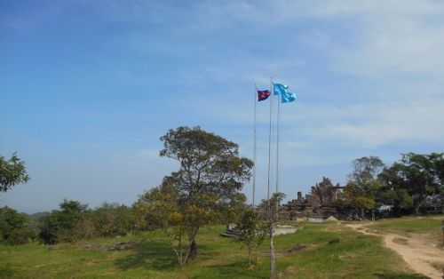 絶景世界遺産! プレア・ヴィヒア寺院1日観光(4WD乗り換え費用・お弁当付き) 3