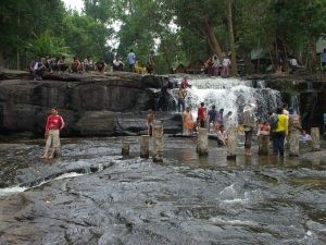 クーレン山　川遊び
