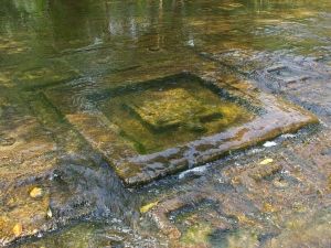 クーレン山　川底に残る遺跡