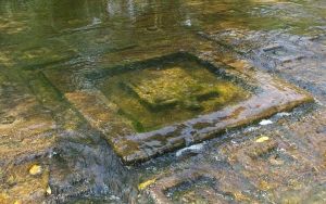 クーレン山　川底に残る遺跡