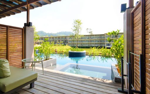 プールアクセスジュニアスイート